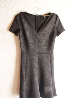 Dynamite dress used, black short sleeves with back zipper, size S