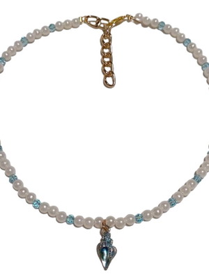Necklace with pearls and turquoise crystals with metal shell new