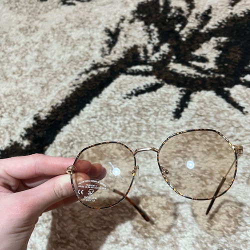 Pink Woman sunglasses like new with Total UV Protection