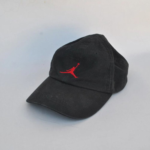 Jordan black baseball cap with embroidered logo used, adjustable