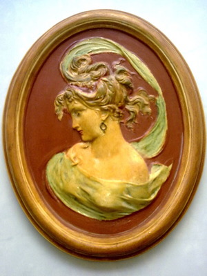 Gypsum wall decoration oval embossed woman image like new