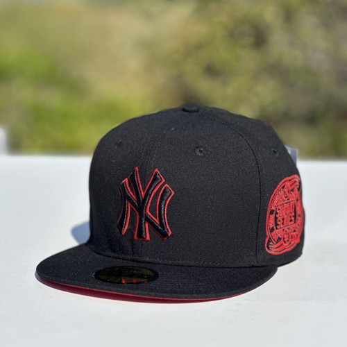 New Era hat new, size 57.7, black and red