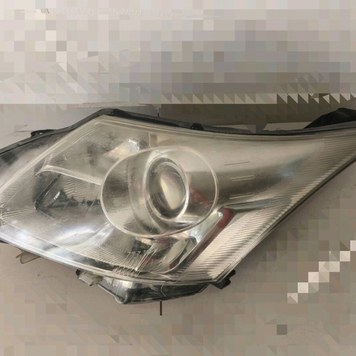 Toyota Avensis 2009 front left headlight