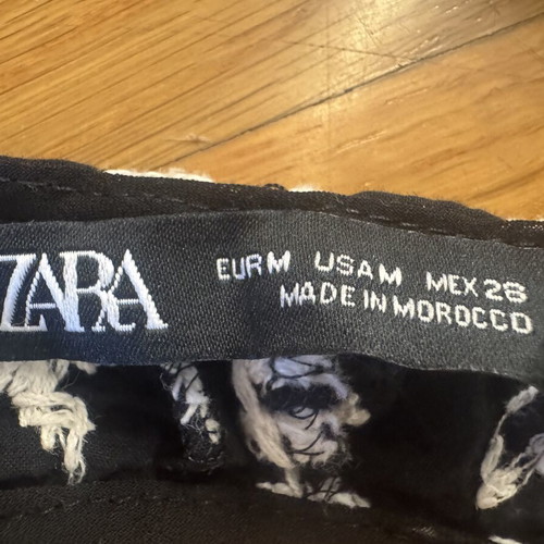 Zara embroidered crop top size M like new, black with white floral