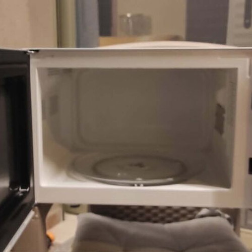 Sharp R244 Microwave Oven like new