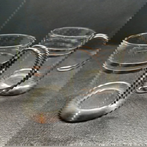 Σετ 2 γυάλινα φλυτζάνια 200 ml σαν καινούργιο με μεταλλική βάση και λαβή