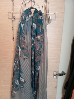 Thin pashmina in dark gray with patterns like new