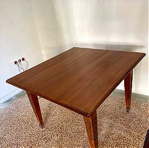 Πωλείται ξύλινο τραπέζι σε άριστη κατάσταση