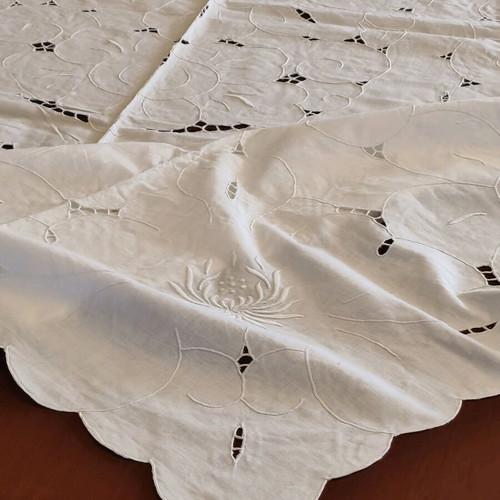 Handmade cutwork tablecloth like new 160x250