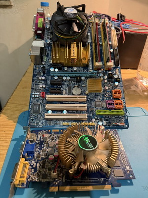 Retro PC bundle Socket 775 Gigabyte GA-P35-DS3 Core 2 Duo E6750 2GB DDR2 ASUS 9500GT like new