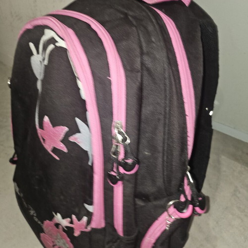 Backpack with 3 compartments and 2 side pockets