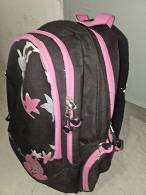 Backpack with 3 compartments and 2 side pockets