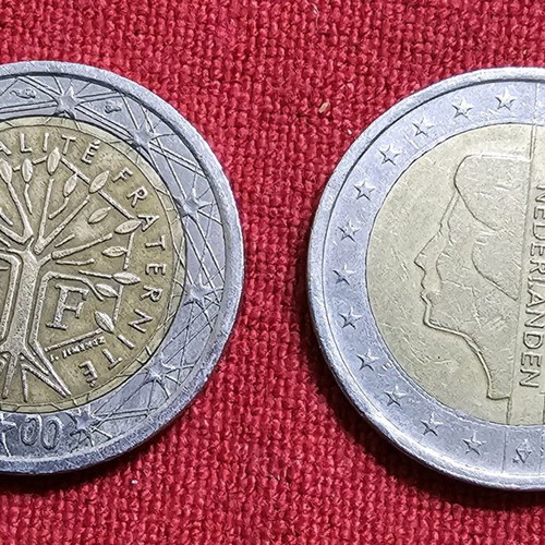 Coins used, 1 French 2 euro and 1 Dutch 2 euro with error