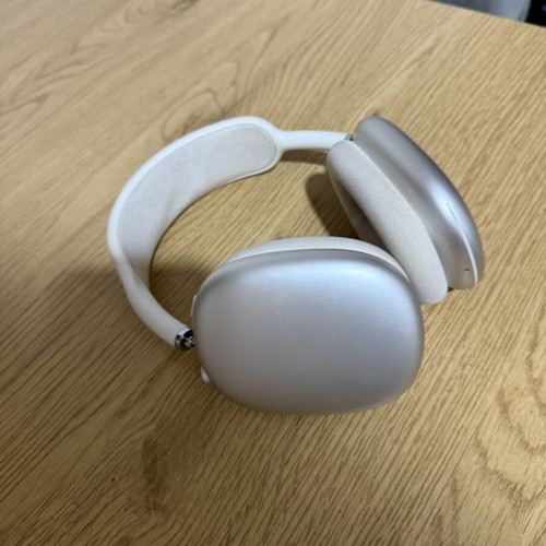 AirPods Max like new with case and charging cable