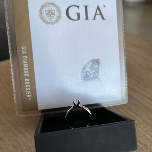 Monopetro ring 18k gold with 0.30ct diamond new