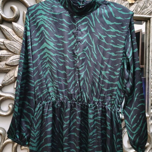 Maxi dress like new with shoulder pads, black and green, size L
