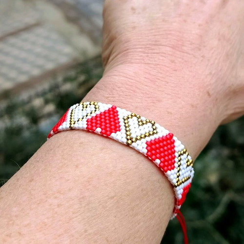 Handmade bracelet with heart beads Miyuki and macrame made to order