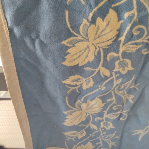 Vintage double-sided wool blanket like new, traditional