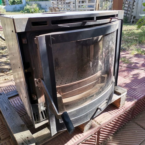 La Nordica energy cassette fireplace used 9kW