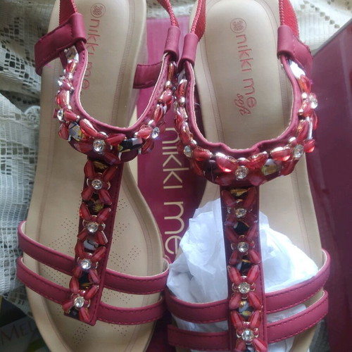Nikki Me red platform sandals new, size 39