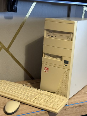 Retro PC Windows 2000 gaming rig μεταχειρισμένο, πλήρες και λειτουργικό