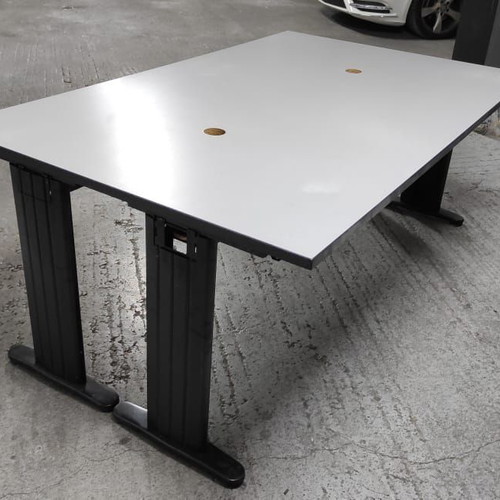Professional double desk 2.10x1.80 m like new with metal base