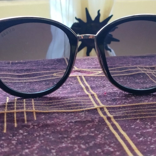 Guess women's sunglasses set used, black and gold, pack of 2
