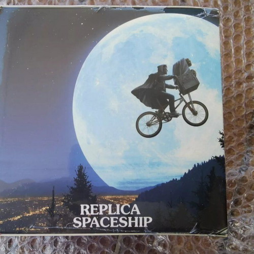ET Collectible Metal Spaceship new in box