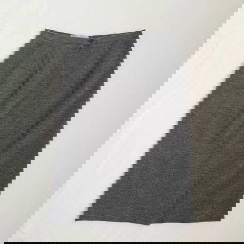 Max Mara women's wool skirt size 38 M like new, gray