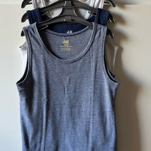 H&M sports tank tops used for 4-6 years 110-116cm