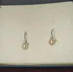 White gold, natural pearl