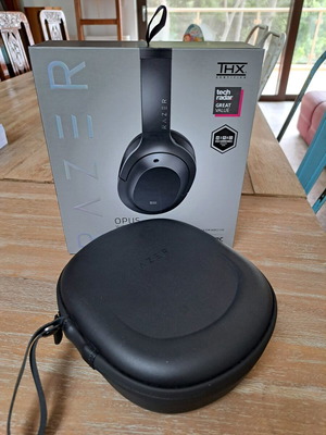 Razer opus x θήκη πολυτελείας και κουτί συσκευασίας