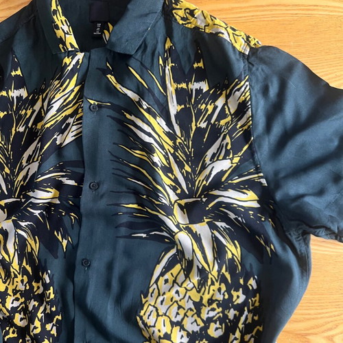 H&M dark green pineapple shirt XXL like new