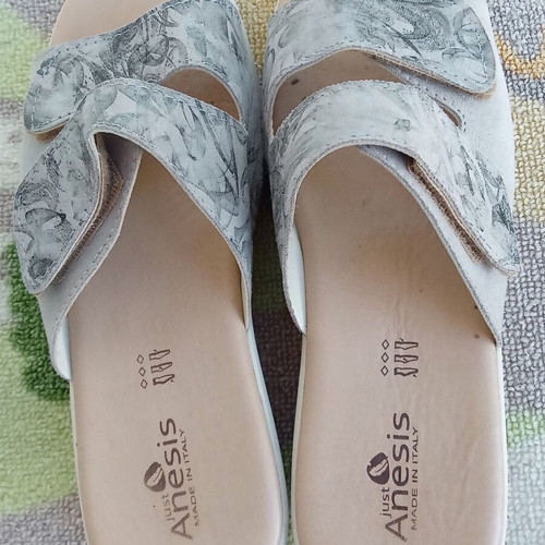 Just Anesis anatomical platform slippers like new, gray beige, size 41