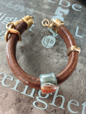 Handmade bracelet used with unique style, brown