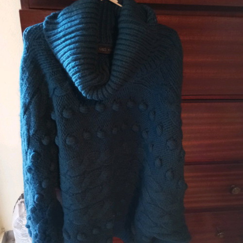 Thick sweater blue like new, size M