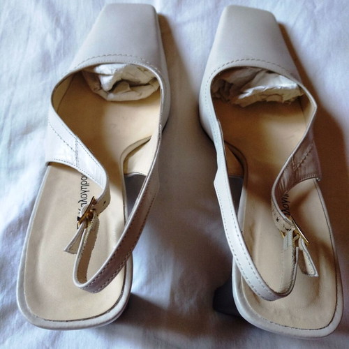 Kalogiou leather pumps new, ecru color, size 39-40