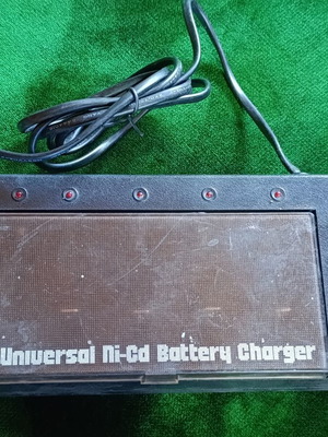 Universal Ni-Cd/Ni-MH battery charger