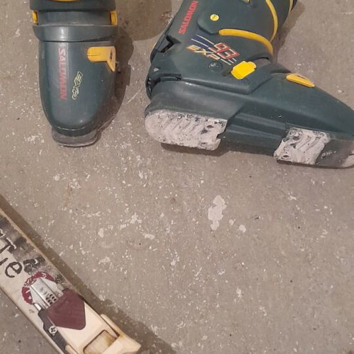 Rossignol R2 skis and Salomon ski boots used, size 43-44