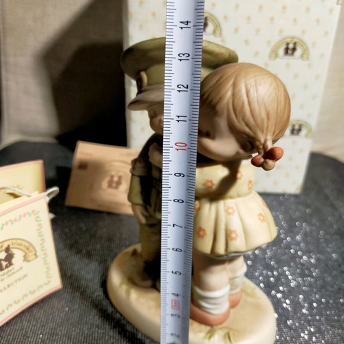 Decorative figurine collection like new