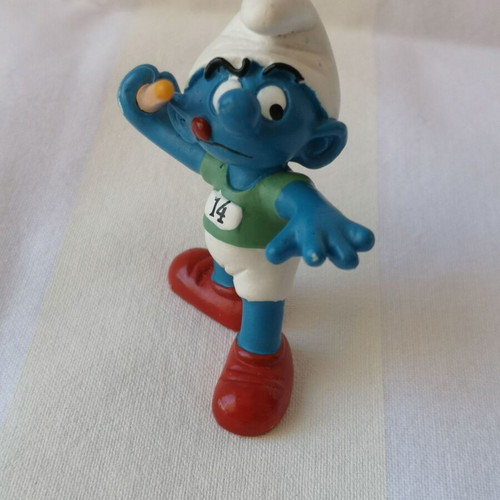 Smurf athlete with javelin Peyo used