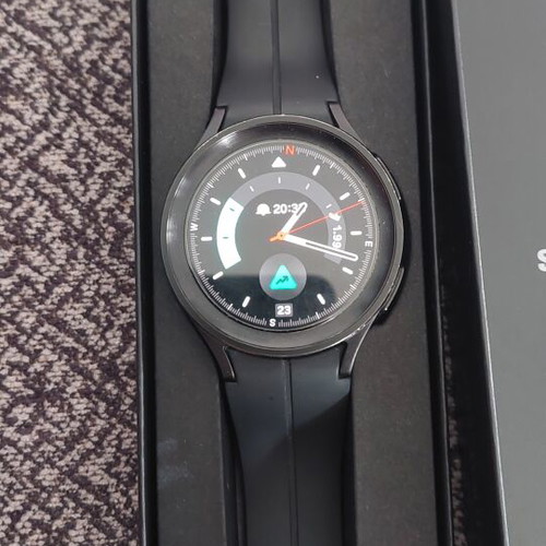 Samsung Galaxy Watch 5 Pro 45mm Titanium Black Bluetooth like new