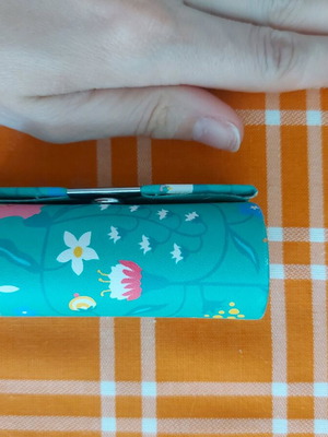 Lipstick case like new, holds 1 lipstick