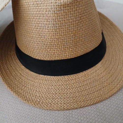 Crab hats new no 58, white and beige, set of 2
