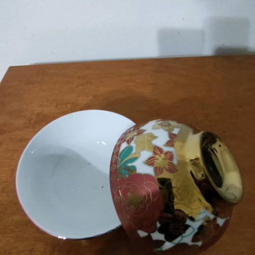 Porcelain bowls with Chinese motifs like new, set of 2