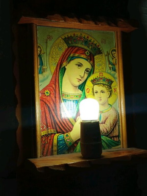 Ξύλινο εικονοστάσι με λάμπα σαν καινούργιο