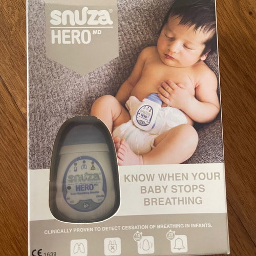 Snuza Hero MD baby breathing monitor like new with box