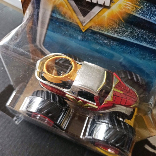 Hot Wheels Monster Jam Wonder Woman 1/64 new