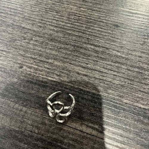 Silver ring like new in excellent condition