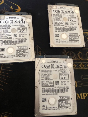 x3 Hitachi 320GB 2,5”